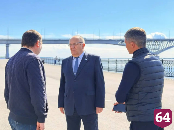 В Саратове у берега Волги на тысяче «квадратов» заливают скейт-парк